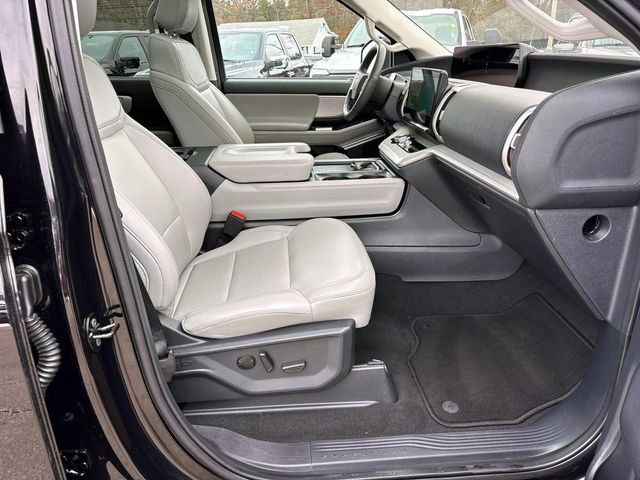 Used 2025 Ford Expedition Active image 18
