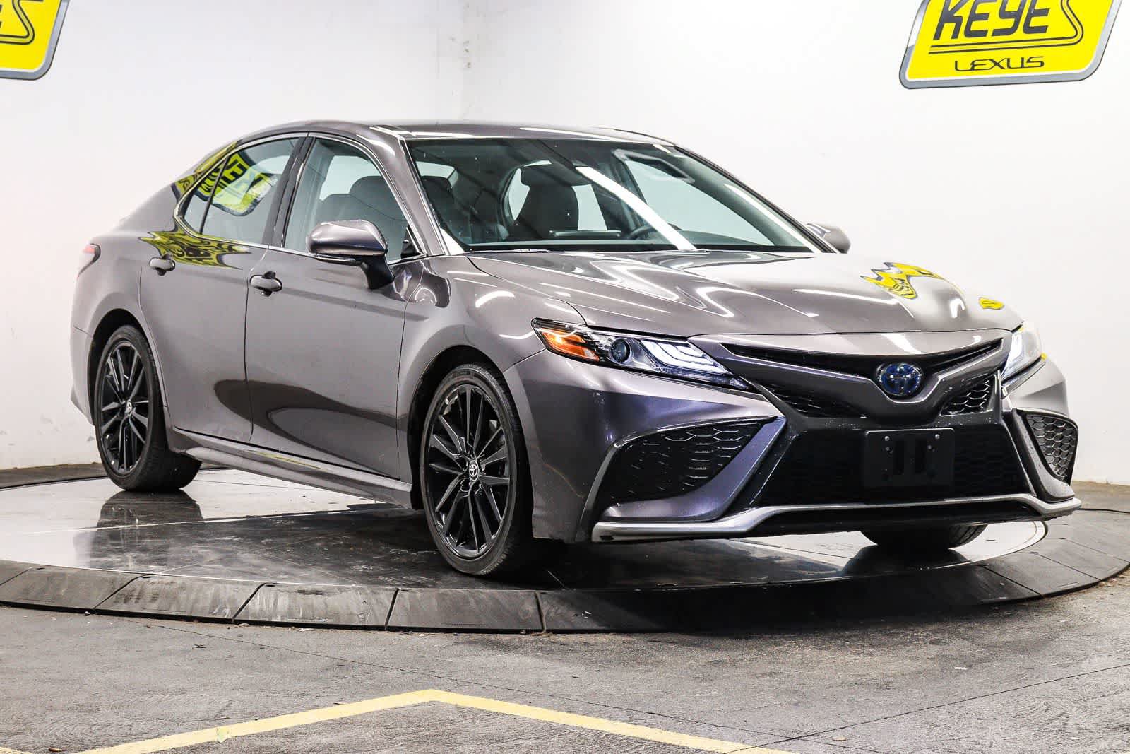 Used 2023 Toyota Camry XSE FWD image 5