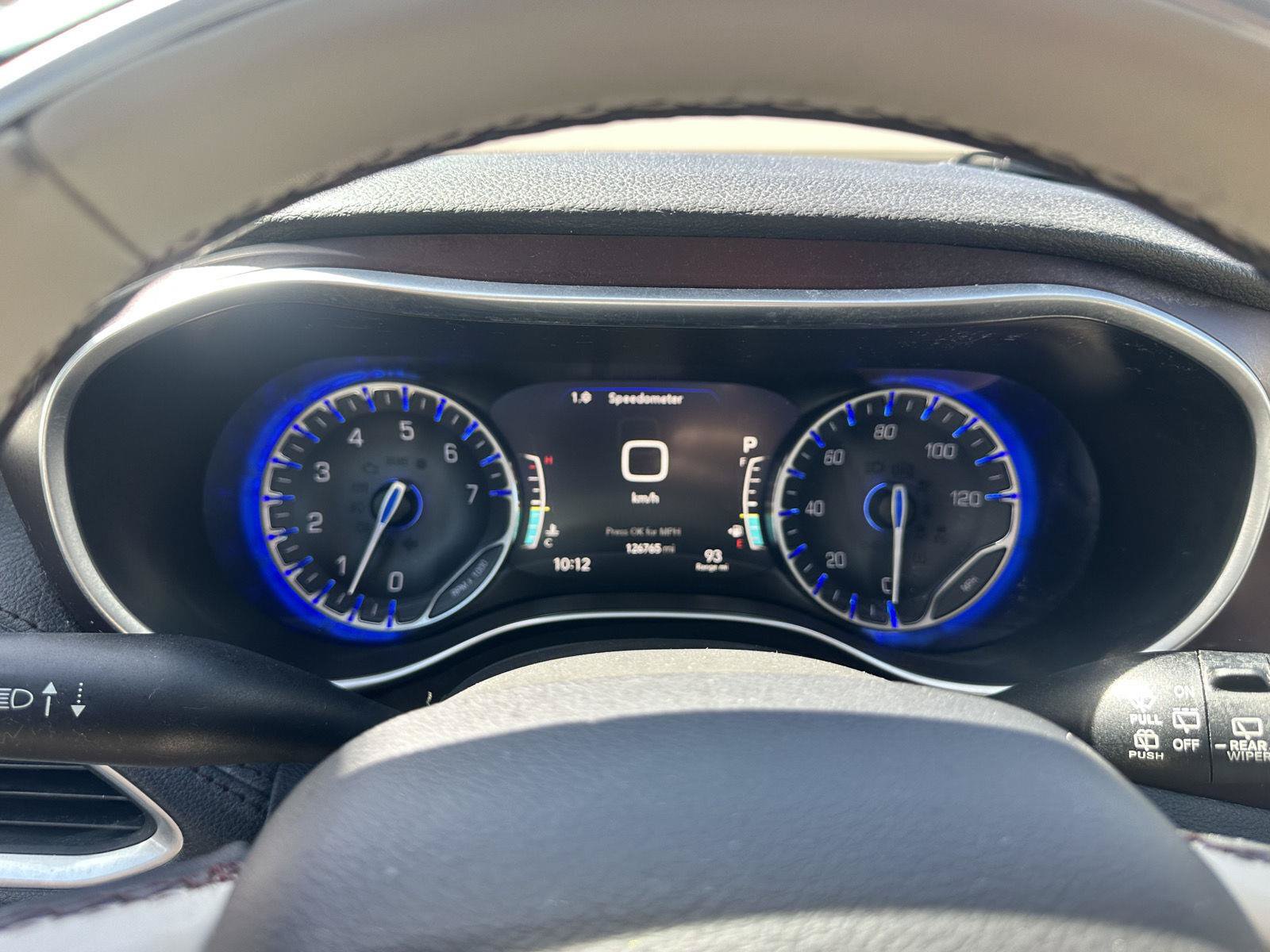 Used 2018 Chrysler Pacifica Limited w/ Tire & Wheel Group FWD image 27
