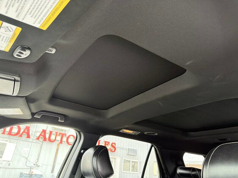 Used 2017 Ford Explorer Platinum image 14