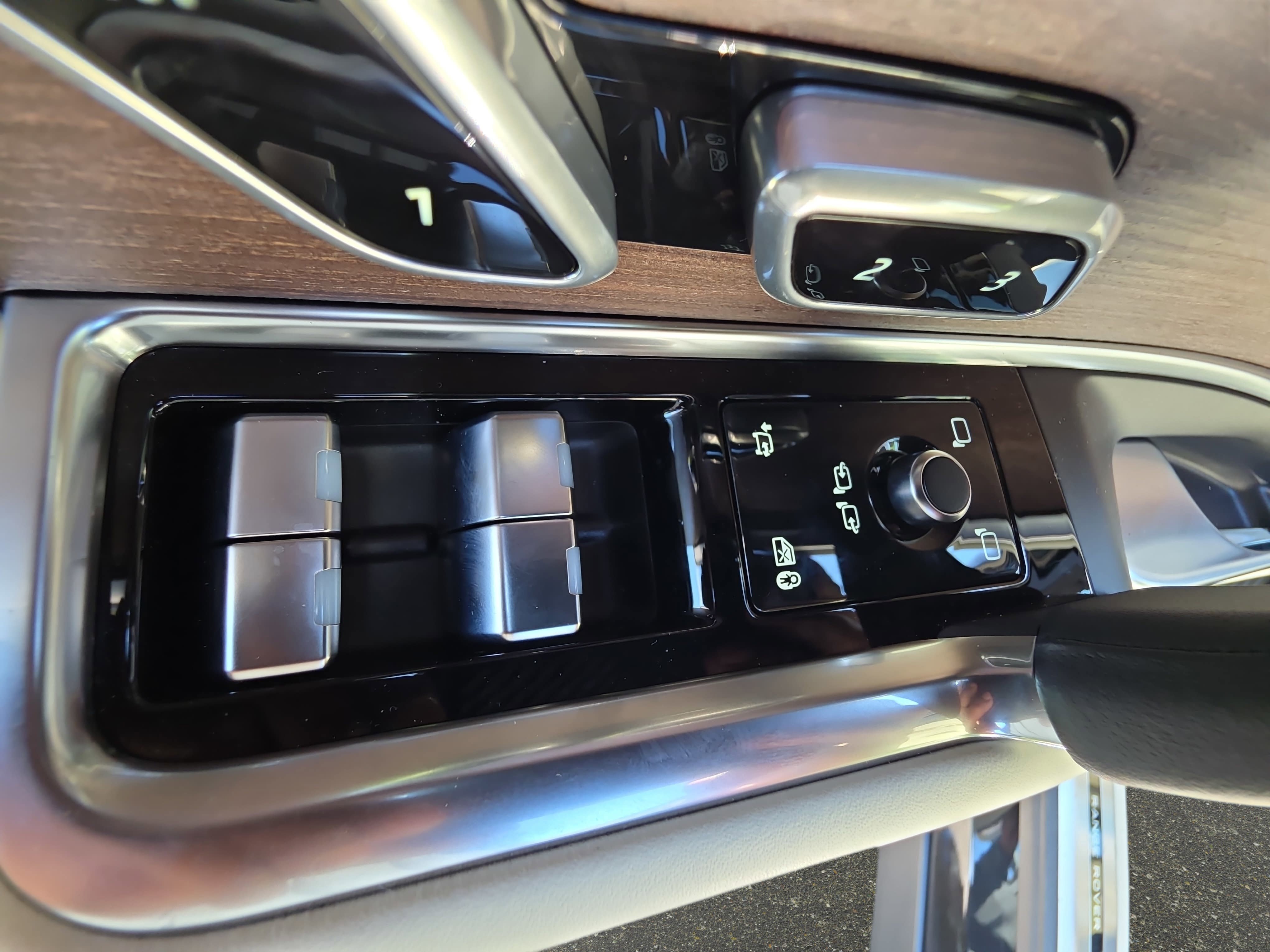 New 2026 Land Rover Range Rover Long Wheelbase SE AWD/4WD image 30