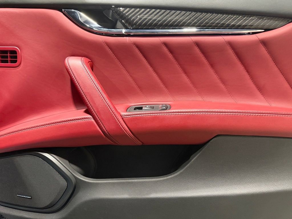 Used 2022 Maserati Quattroporte Modena Q4 image 13