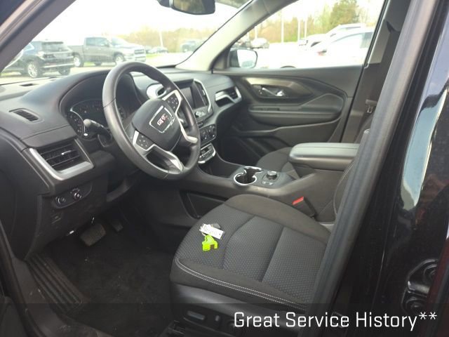 Used 2024 GMC Terrain SLE w/ Driver Convenience Package image 9