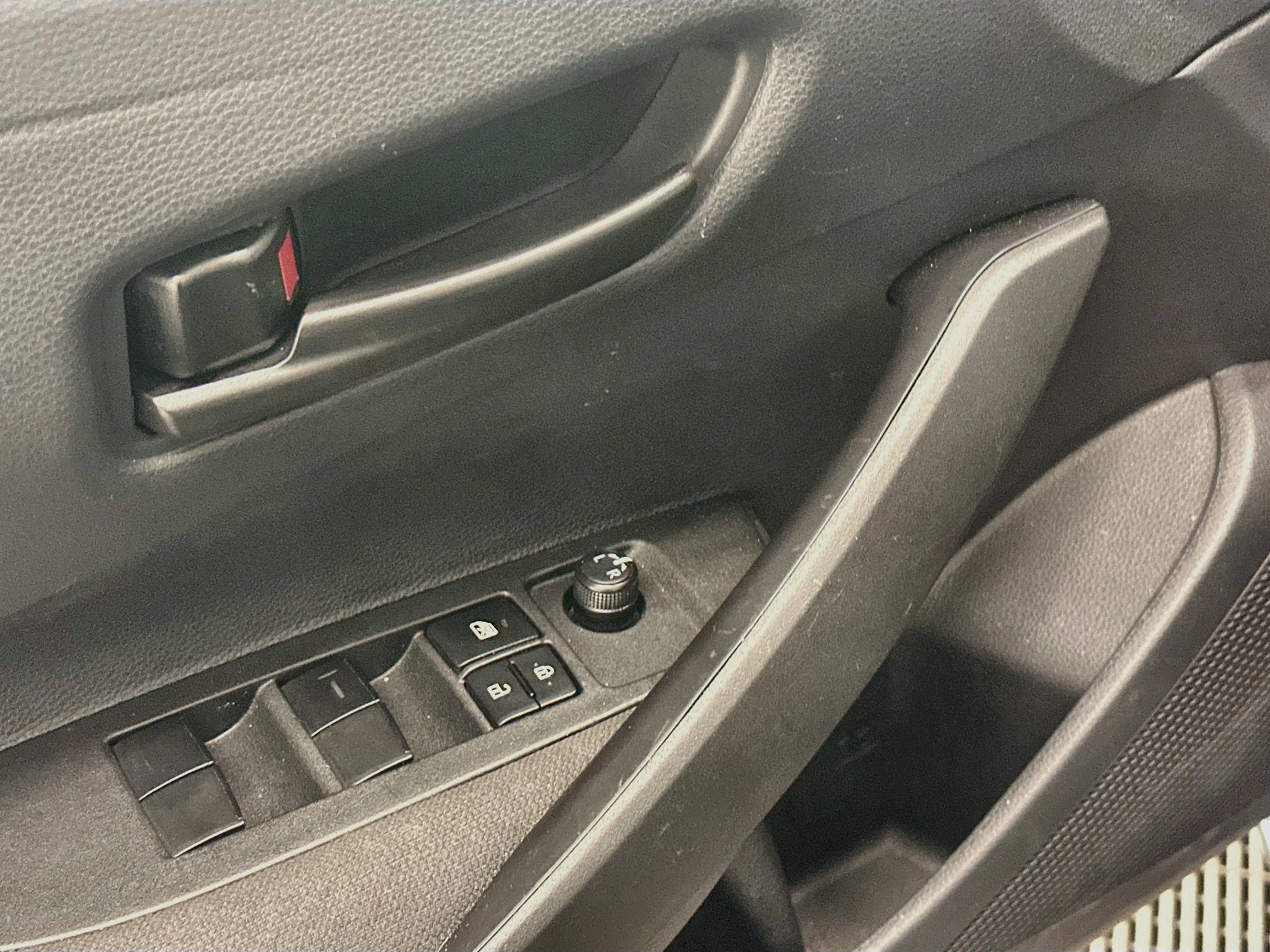 Used 2026 Toyota Corolla LE FWD image 15