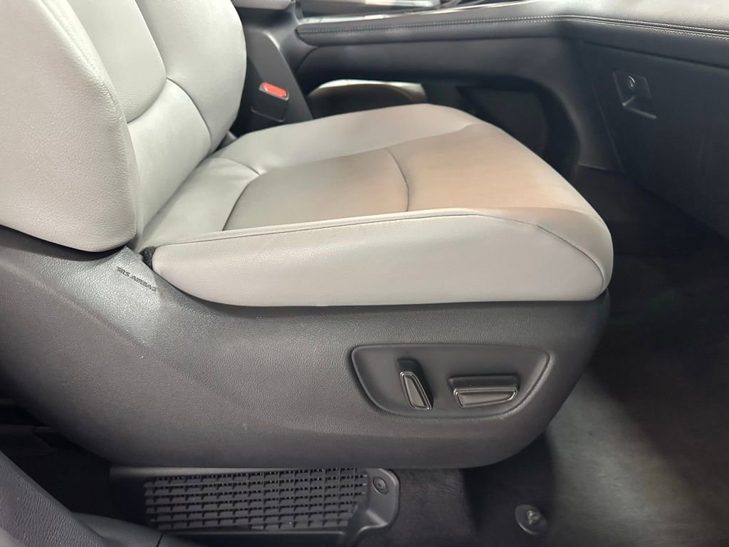 Used 2025 Toyota Sienna XLE image 64