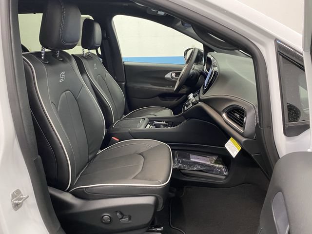 New 2026 Chrysler Pacifica Limited w/ S Appearance Package AWD/4WD image 34