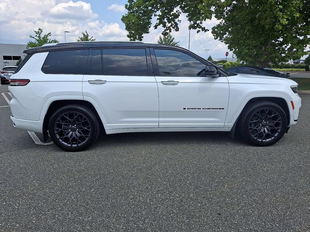 Used 2023 Jeep Grand Cherokee L Summit AWD/4WD image 10