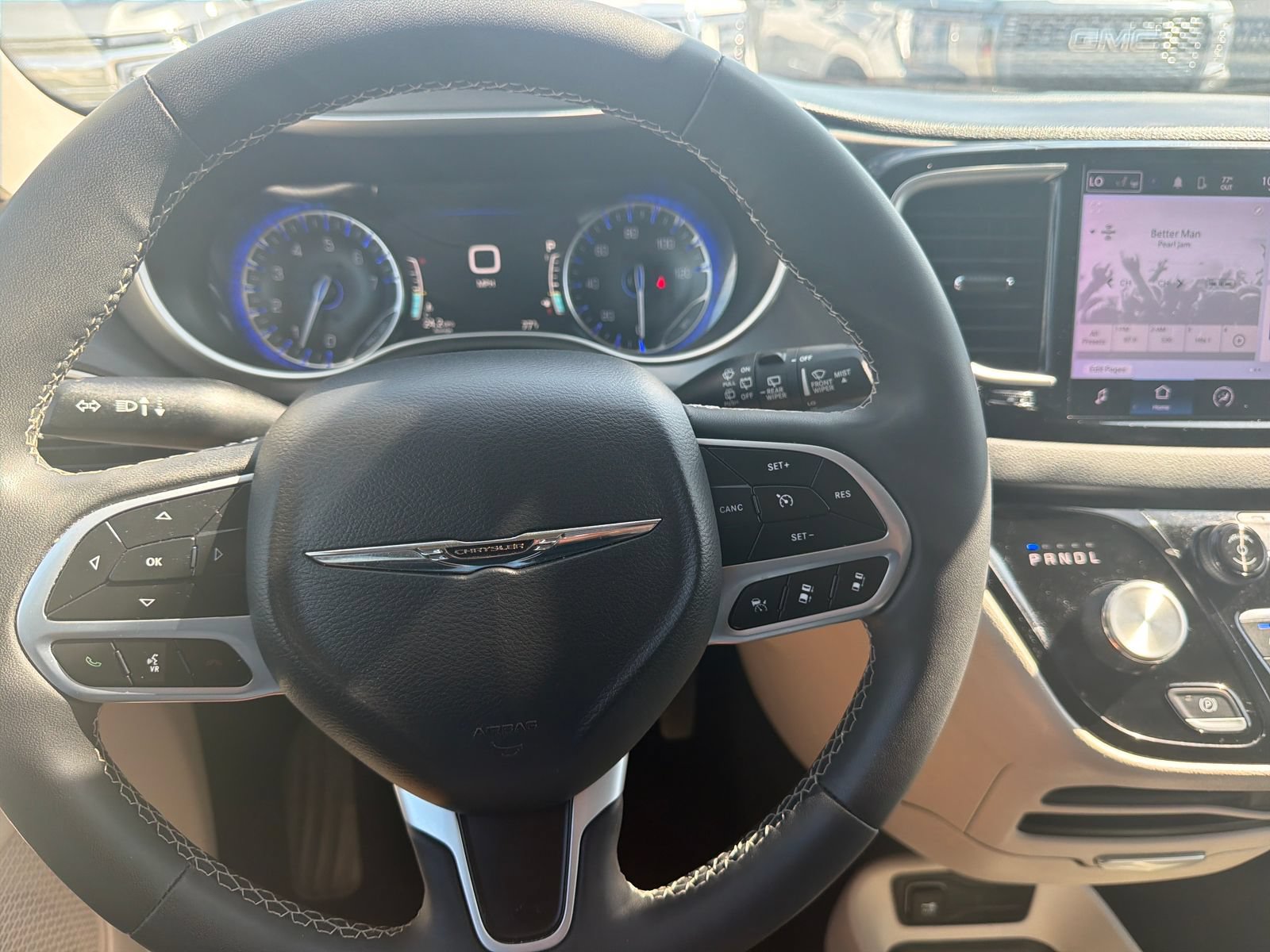 Used 2023 Chrysler Pacifica Touring-L FWD image 25