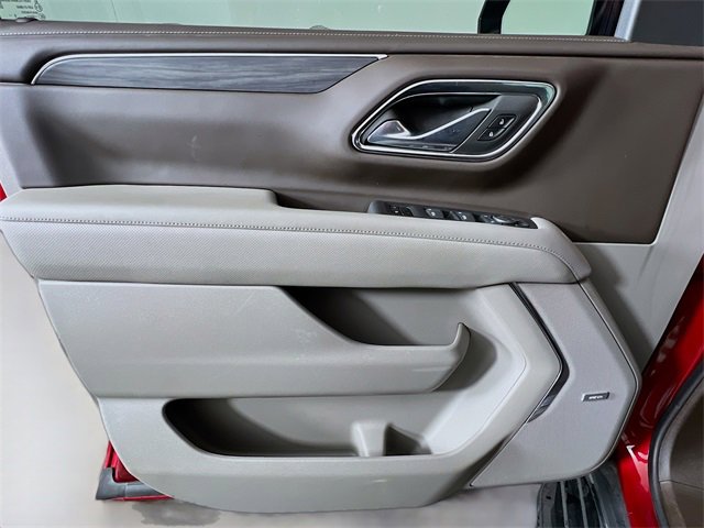 Used 2023 GMC Yukon SLT w/ SLT Luxury Package image 32