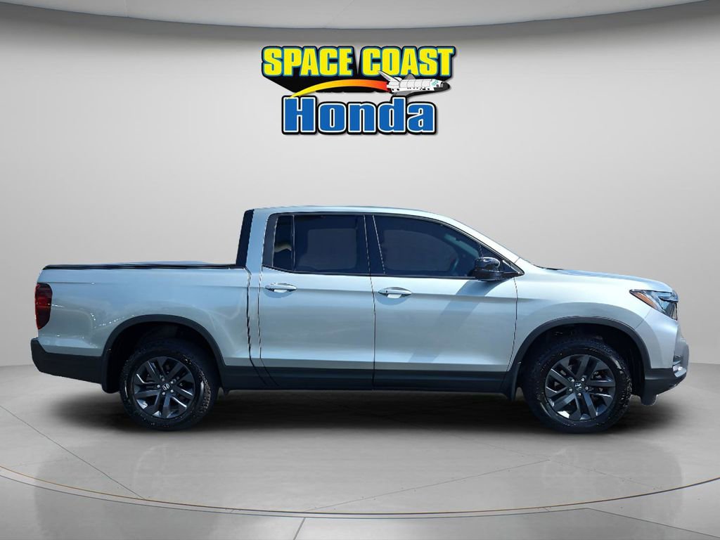 Used 2025 Honda Ridgeline Sport image 2