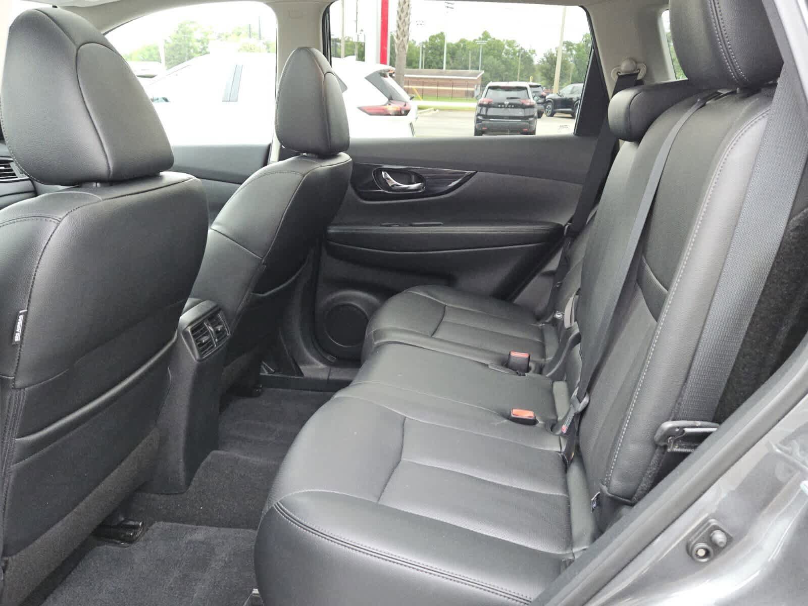Used 2019 Nissan Rogue SL w/ Premium Package AWD/4WD image 4