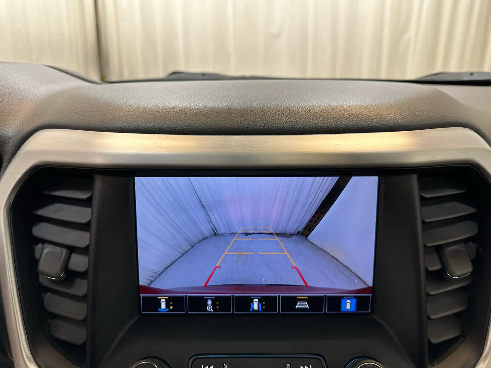 Used 2023 GMC Acadia SLT w/ Technology Package image 29