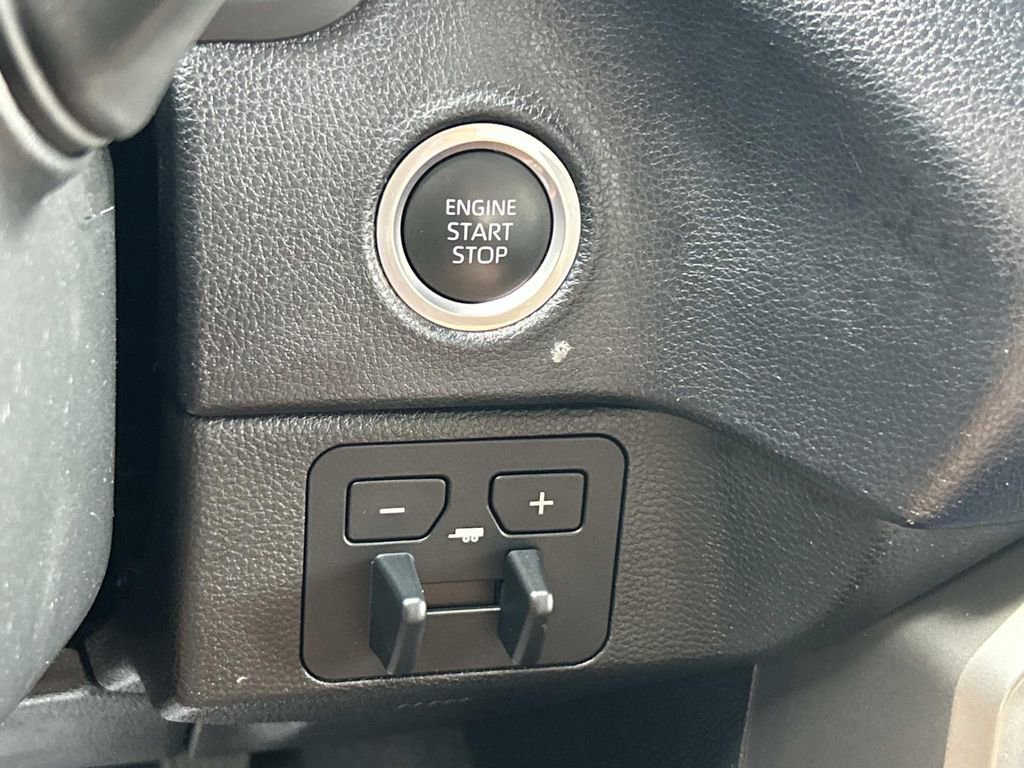 Used 2023 Toyota Tundra SR5 w/ SR5 Convenience Package AWD/4WD image 32