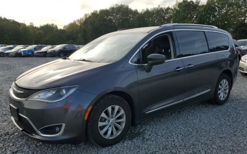 Used 2018 Chrysler Pacifica Touring-L FWD image 67