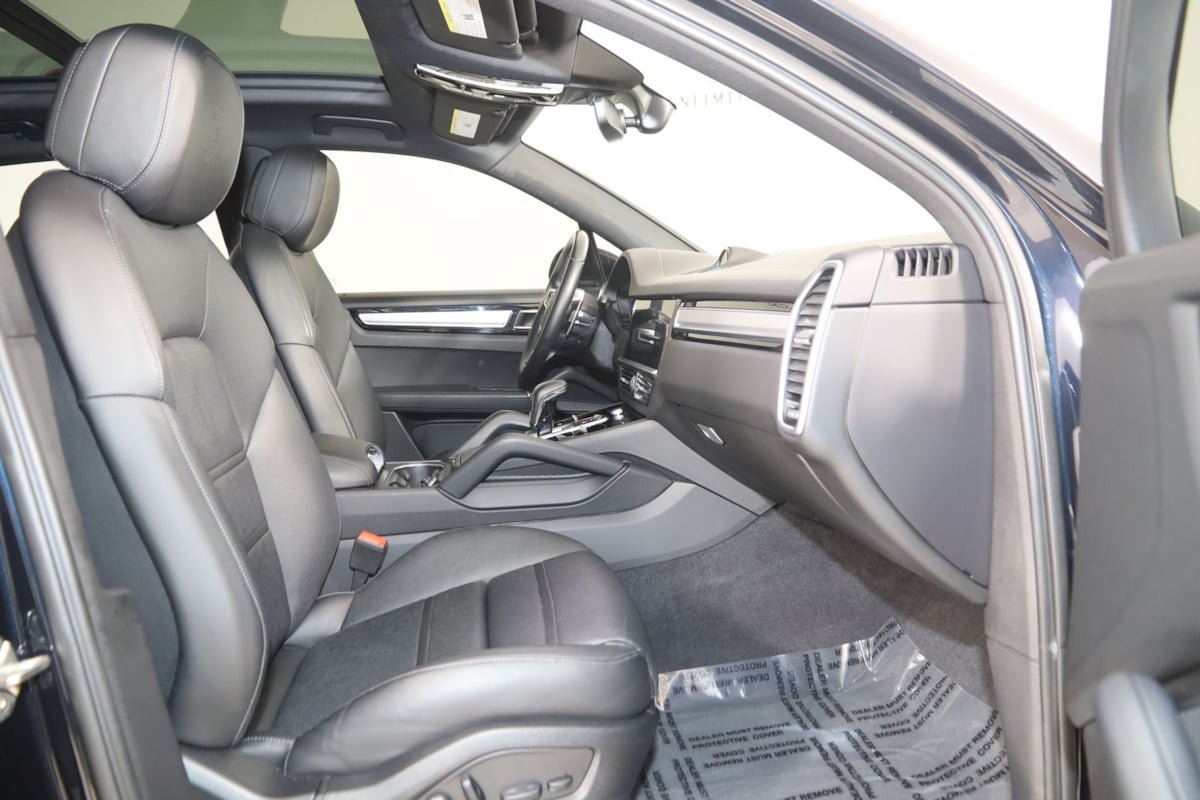 Used 2023 Porsche Cayenne Platinum Edition AWD/4WD image 13