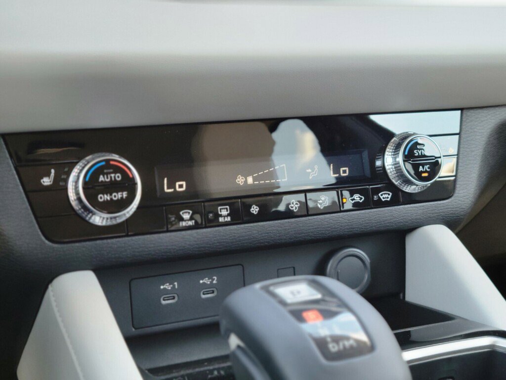 New 2025 Mitsubishi Outlander SE image 22