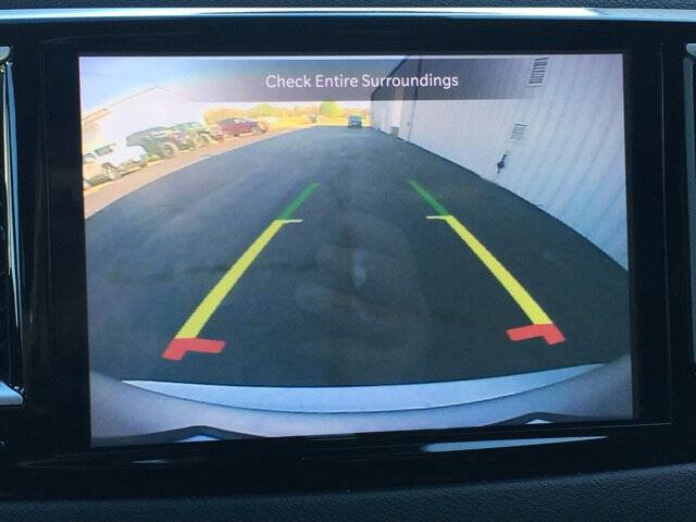 Used 2024 Chrysler Pacifica Touring-L image 22