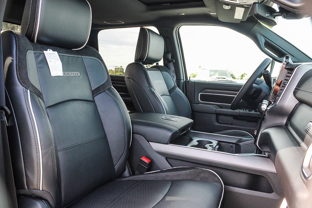 New 2026 RAM 3500 Laramie AWD/4WD image 17