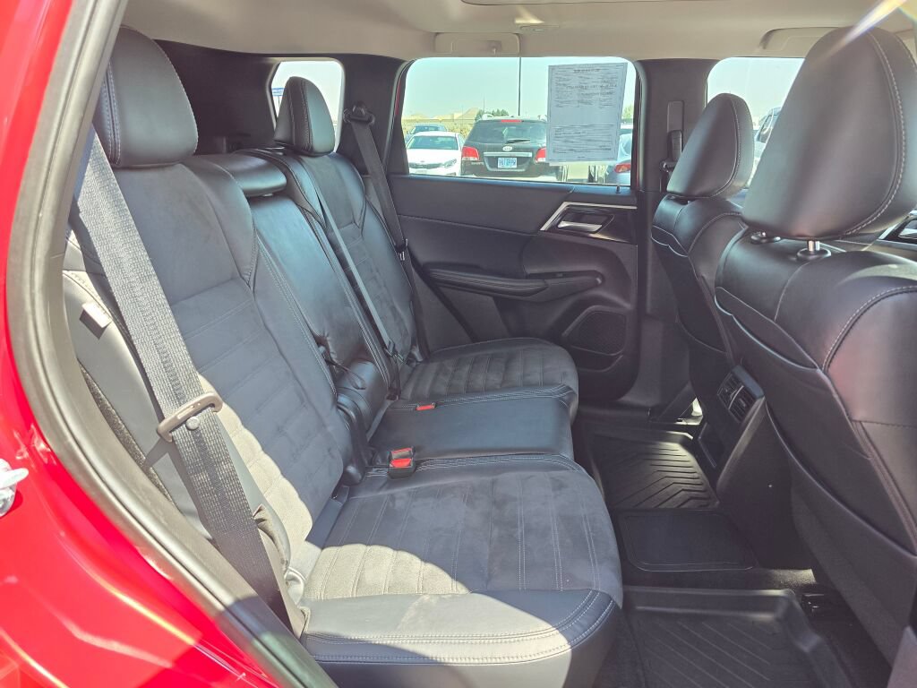 Used 2023 Mitsubishi Outlander 4WD Plug-In Hybrid image 15