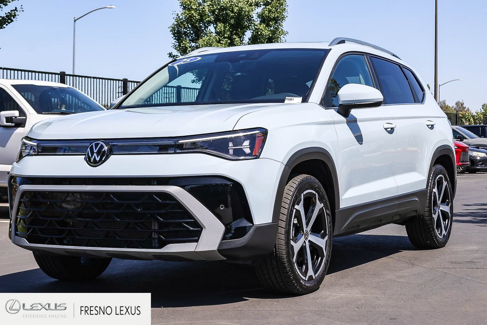 Used 2025 Volkswagen Taos SEL AWD/4WD image 3