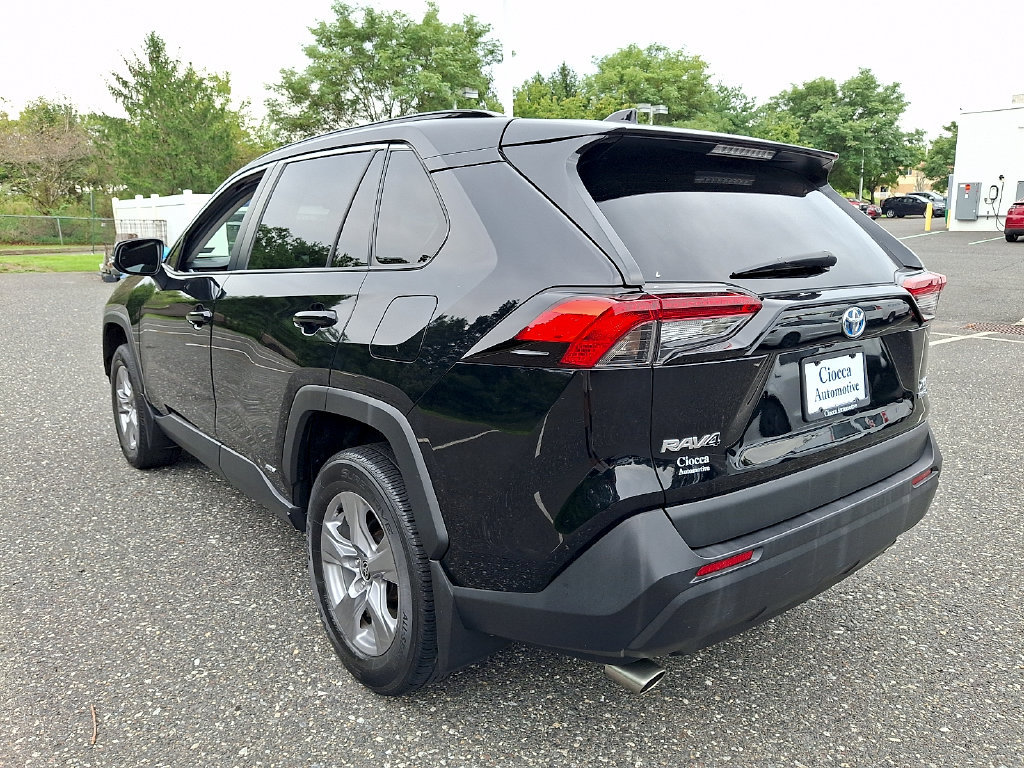 Used 2022 Toyota RAV4 XLE w/ Convenience Package AWD/4WD image 5