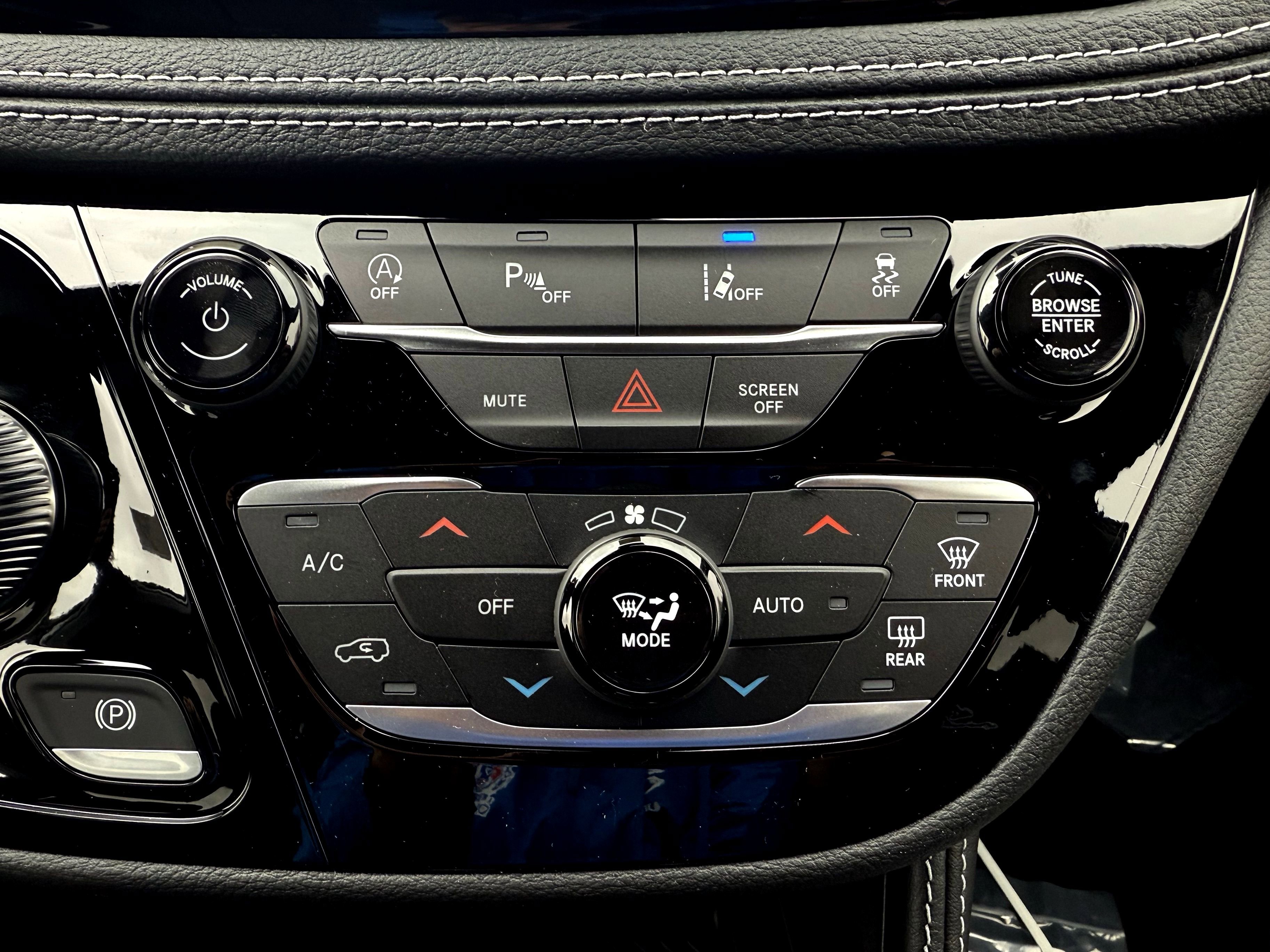 New 2026 Chrysler Pacifica Limited image 25