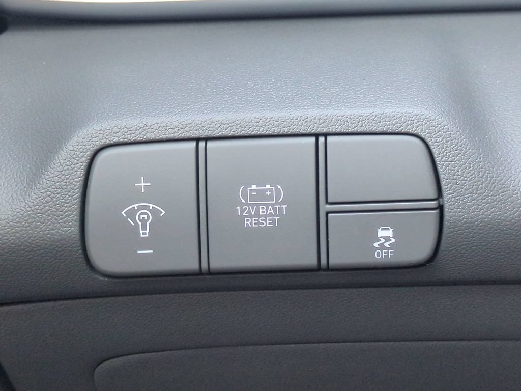 Used 2025 Hyundai Elantra Hybrid FWD image 25