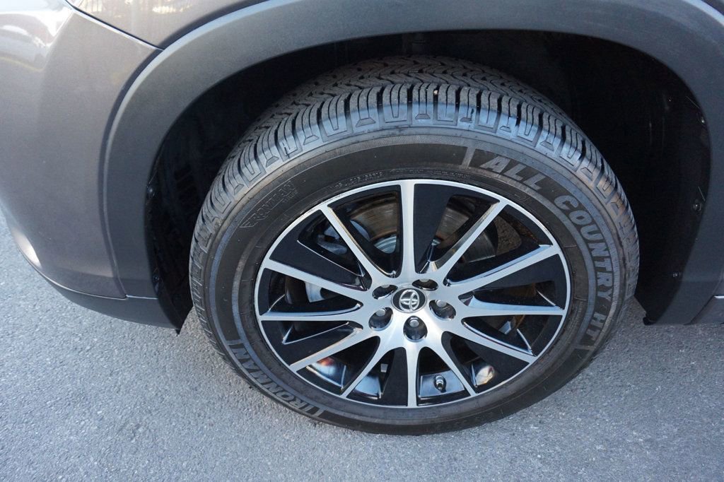 Used 2017 Toyota Highlander SE FWD image 13