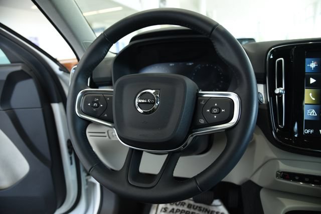 Used 2021 Volvo XC40 T5 Momentum w/ Premium Package AWD/4WD image 14