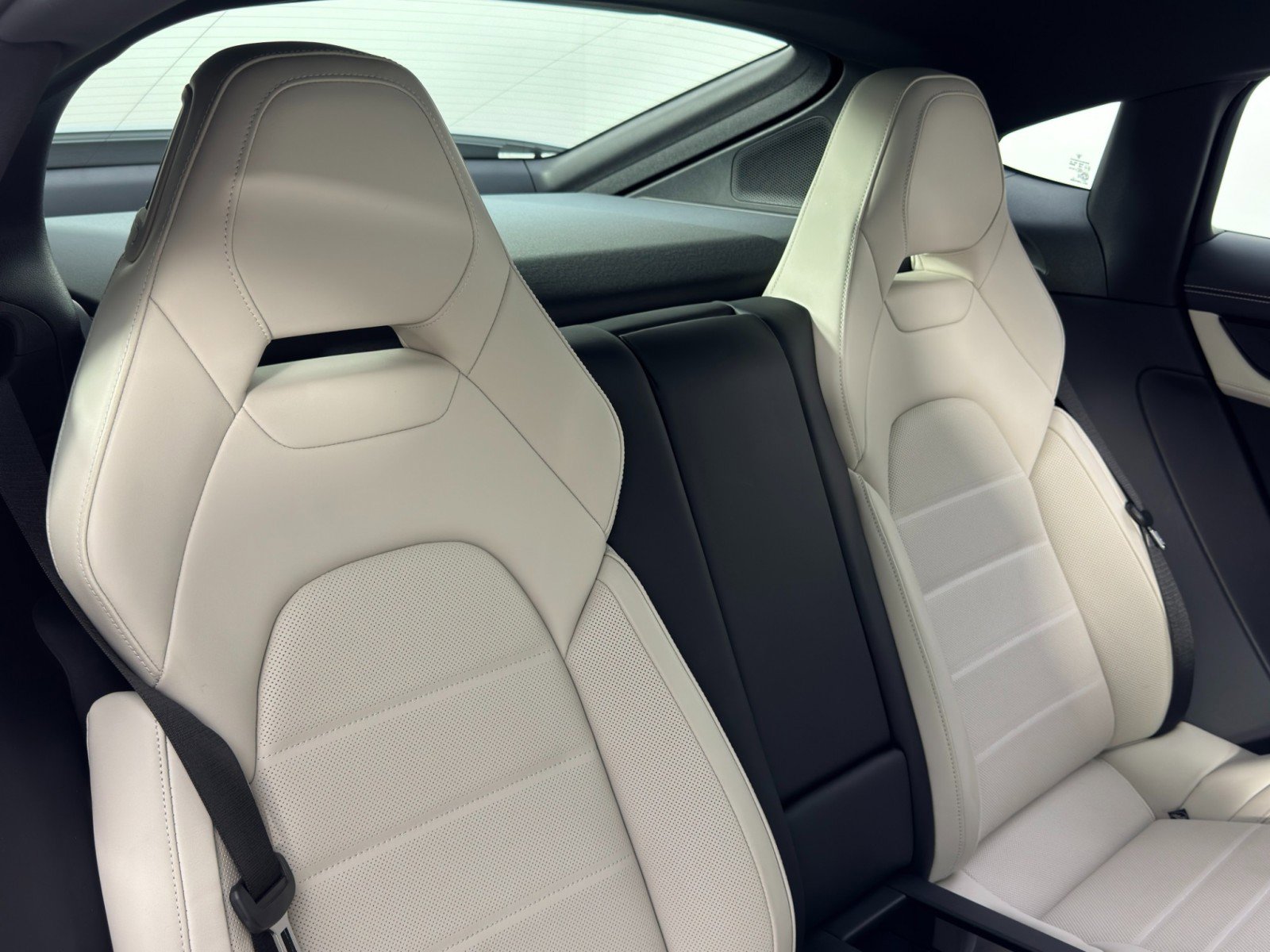 Used 2024 Porsche Panamera 4 w/ Premium Package image 43