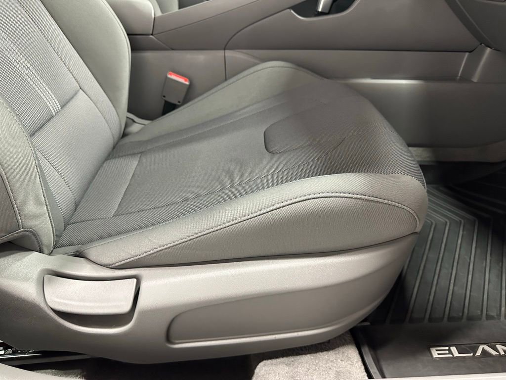 Used 2025 Hyundai Elantra SE FWD image 54
