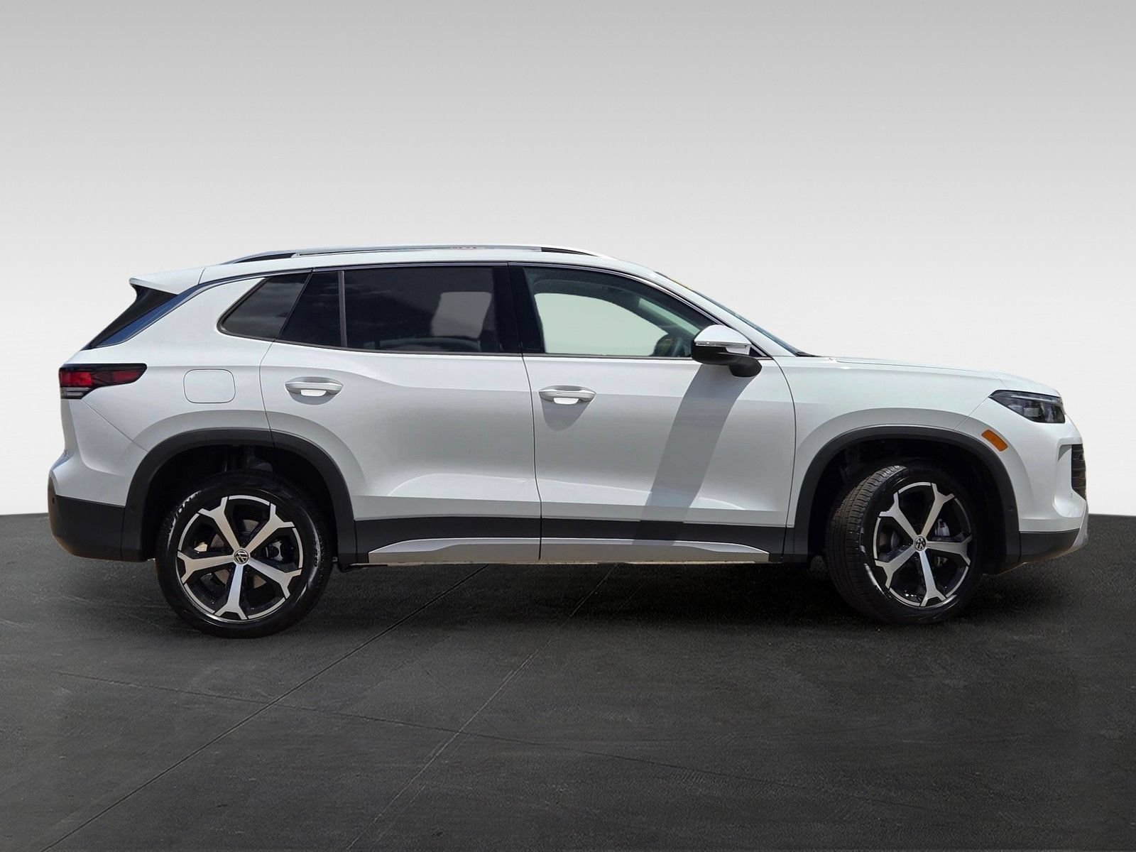 New 2026 Volkswagen Tiguan SE AWD/4WD image 4