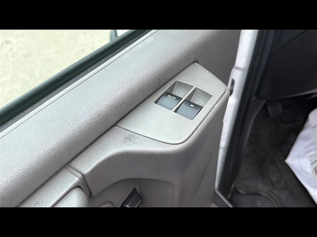 Used 2015 Chevrolet Express 2500 LT w/ LT Preferred Equipment Group RWD image 8