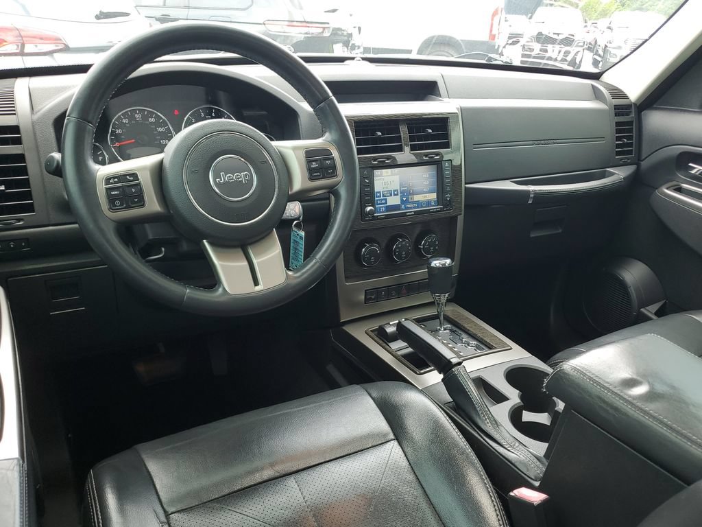 Used 2012 Jeep Liberty Limited Jet w/ Comfort/Convenience Group AWD/4WD image 9