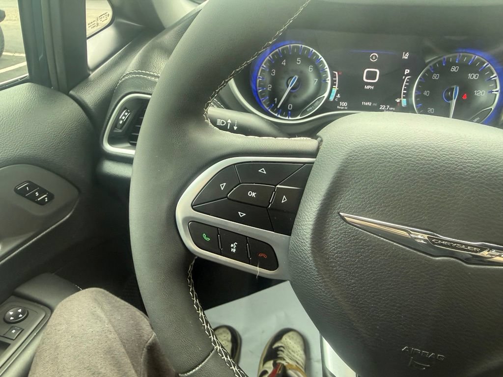 Used 2025 Chrysler Pacifica Select w/ Uconnect Theater Family Group AWD/4WD image 16