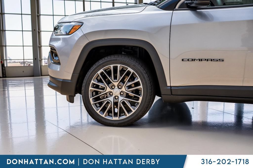 Used 2023 Jeep Compass Limited w/ Elite Group AWD/4WD image 40