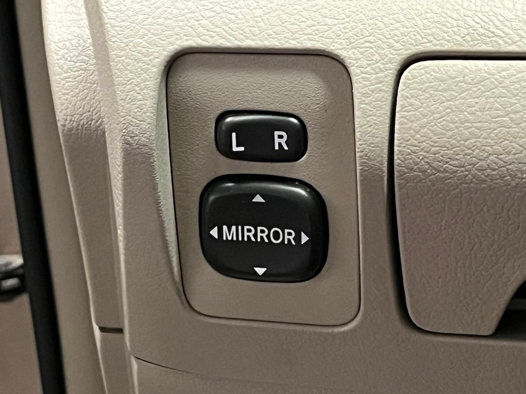 Used 2009 Toyota Camry LE FWD image 12