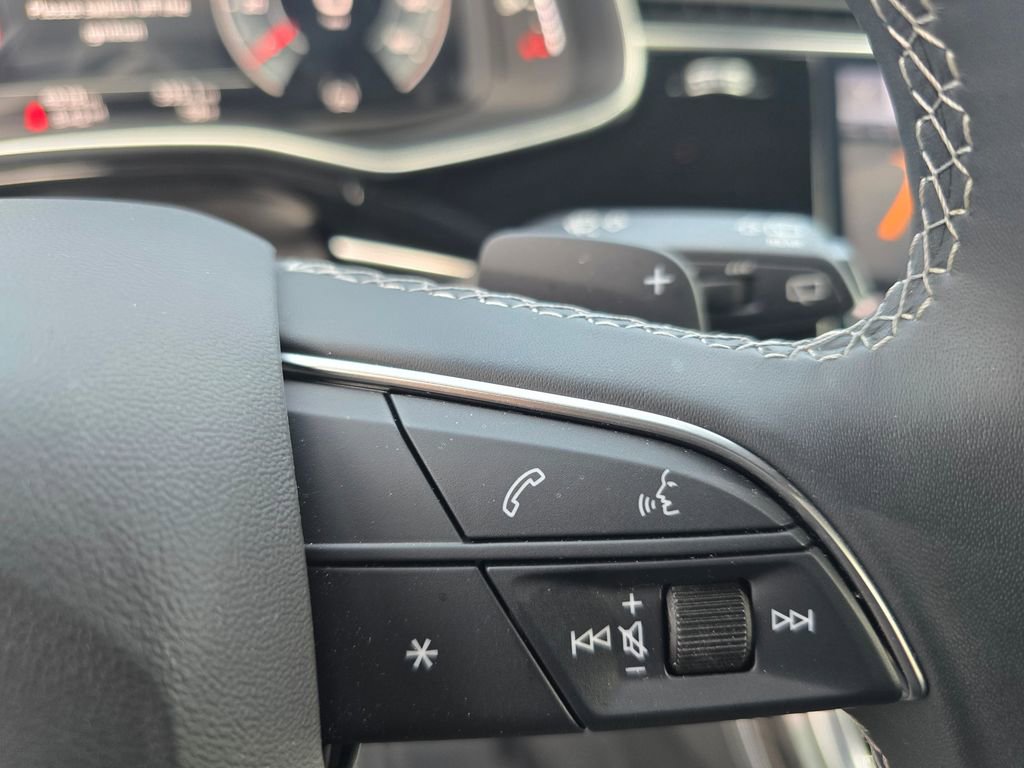 Used 2025 Audi Q8 Prestige w/ Prestige Package image 30
