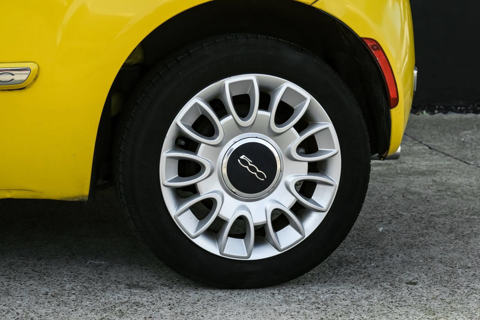 Used 2012 FIAT 500 Lounge FWD image 44