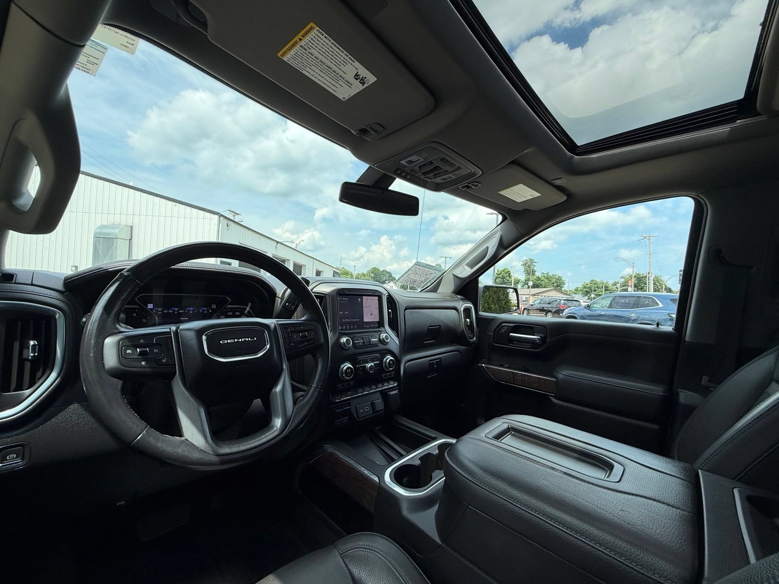 Used 2022 GMC Sierra 1500 Denali w/ Denali Premium Package AWD/4WD image 17