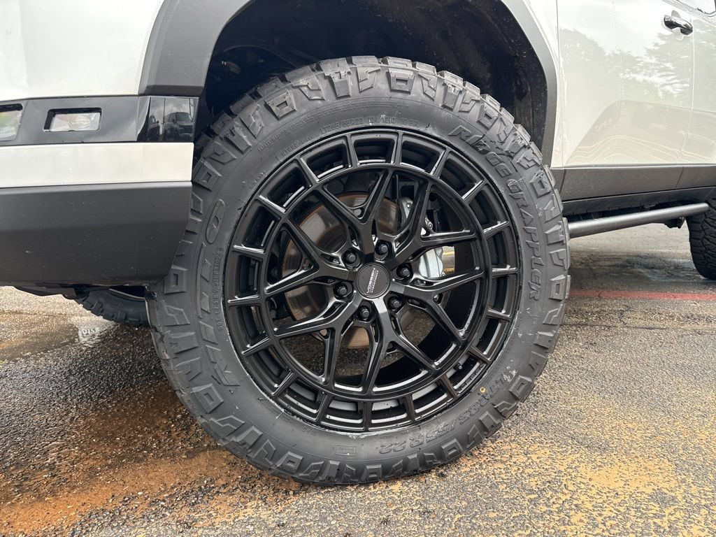 Used 2025 Lexus GX 550 AWD/4WD image 2