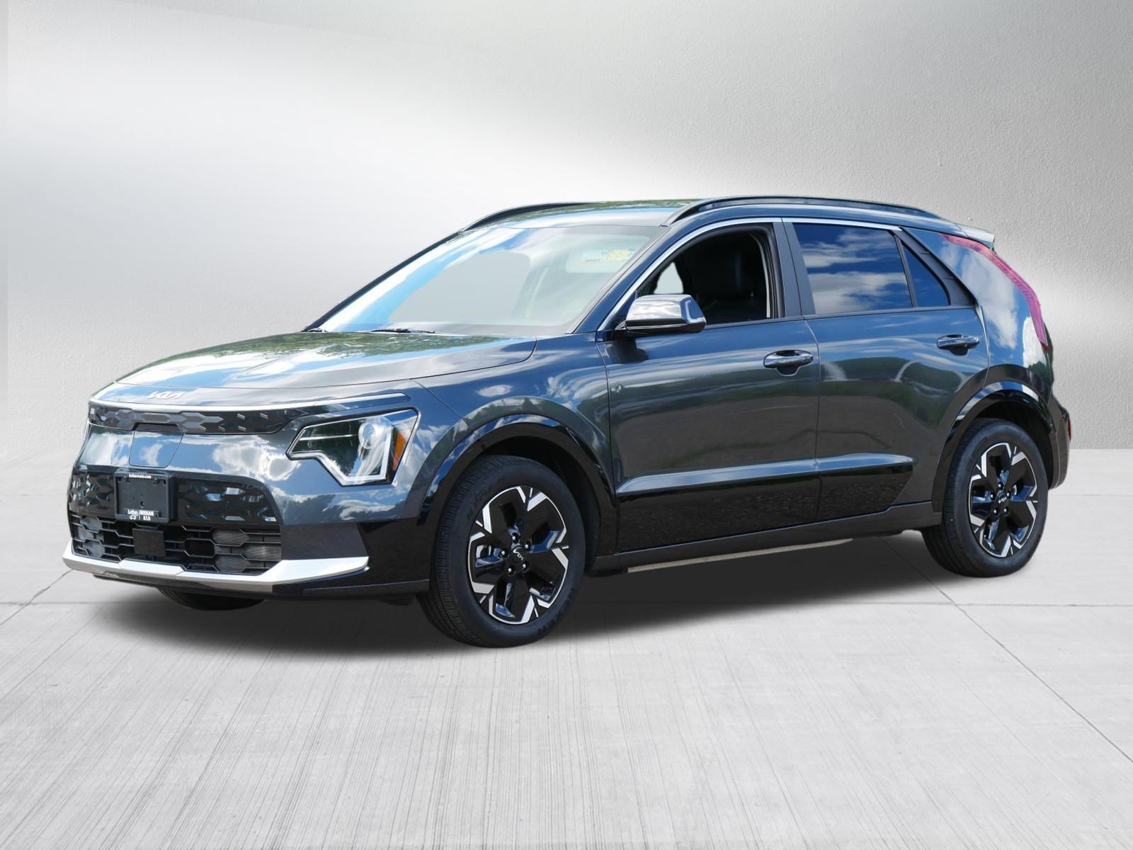 Used 2024 Kia Niro Wind w/ Wind Preserve Package FWD image 3