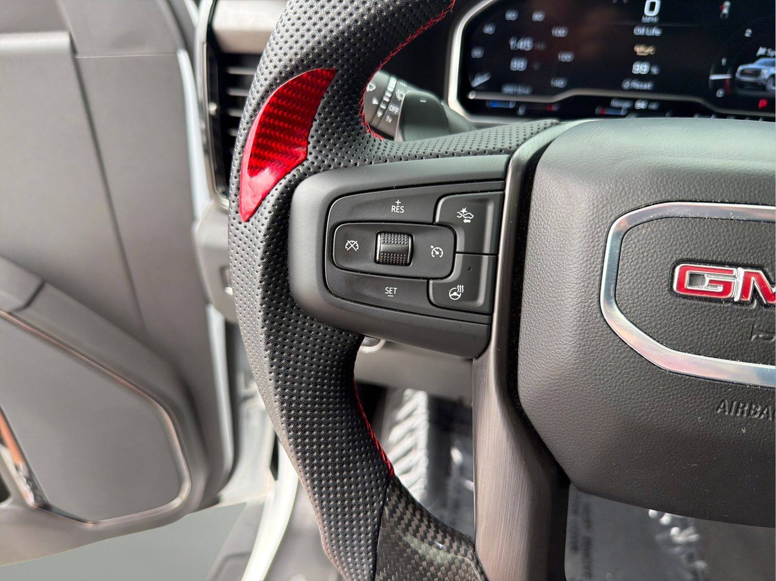 Used 2024 GMC Sierra 1500 AT4 w/ Technology Package AWD/4WD image 17
