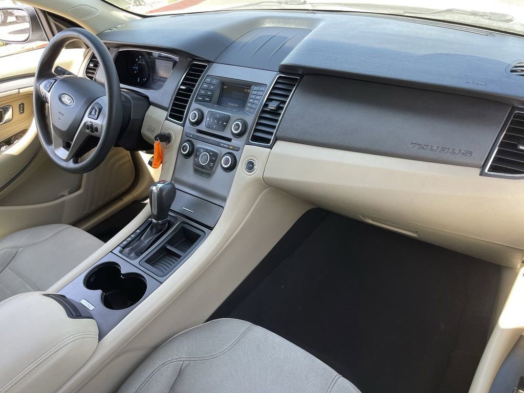 Used 2019 Ford Taurus SE image 12