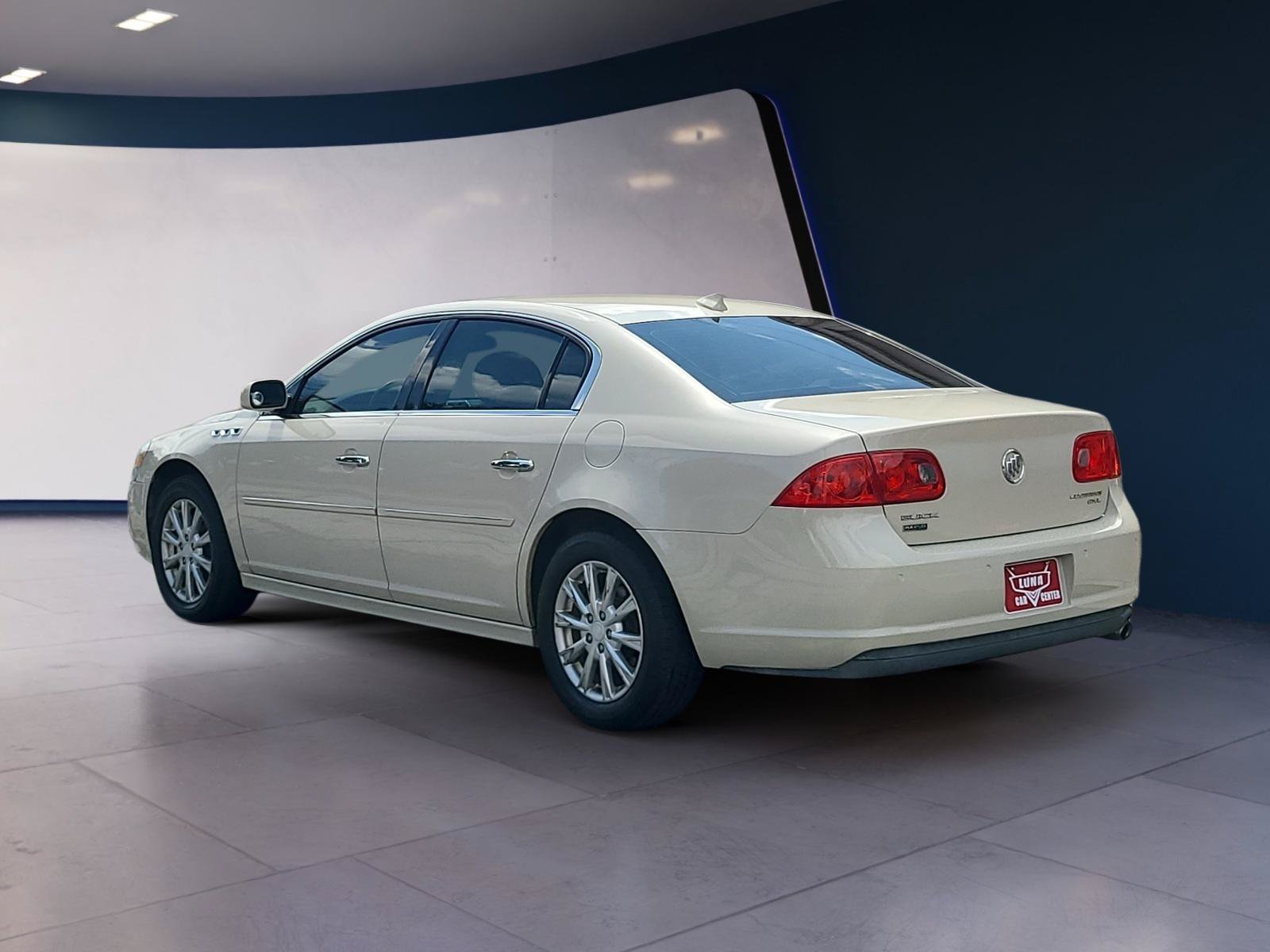 Used 2010 Buick Lucerne CXL w/ Driver Confidence Package FWD image 3