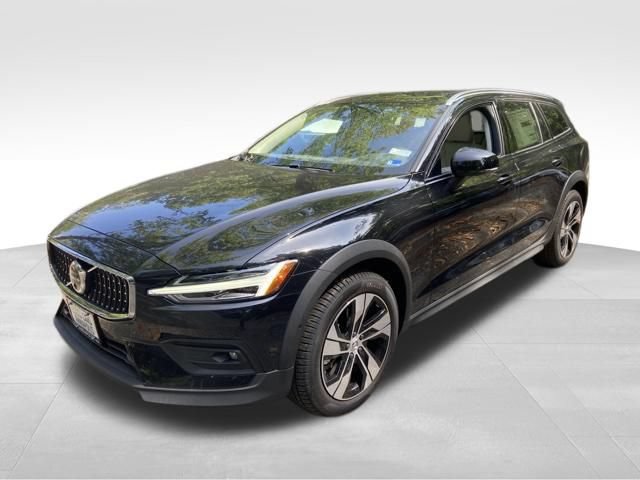 New 2026 Volvo V60 B5 Cross Country Plus w/ Climate Package AWD/4WD image 3