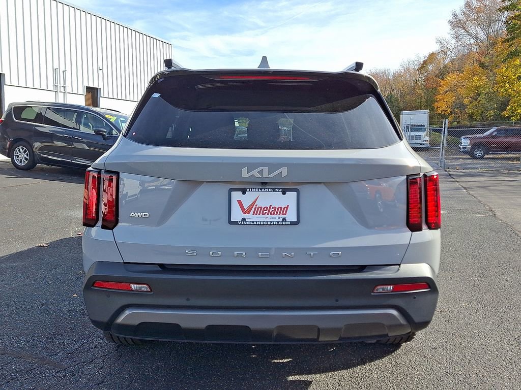Used 2022 Kia Sorento S image 5