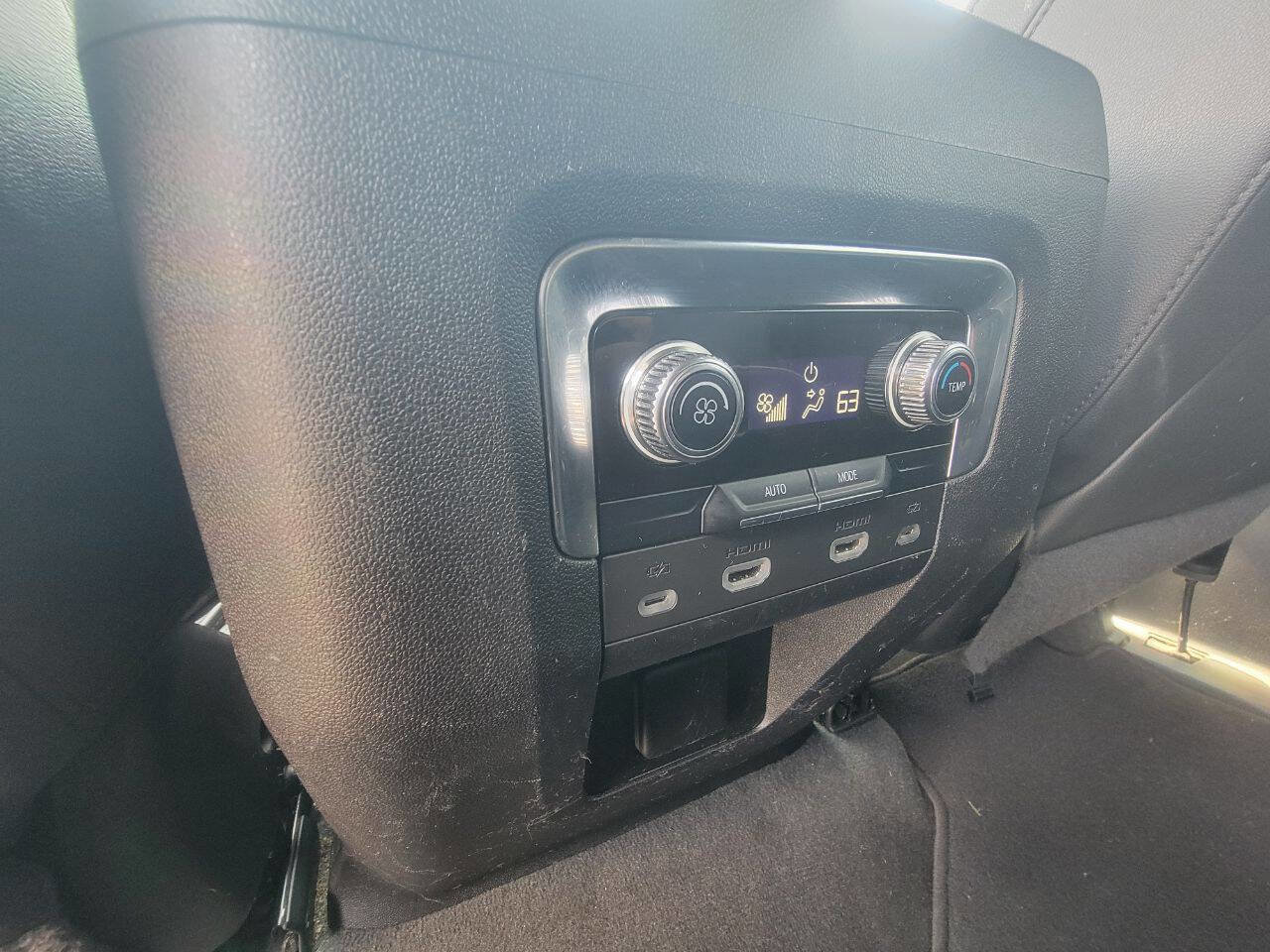 Used 2022 GMC Yukon XL SLT image 24