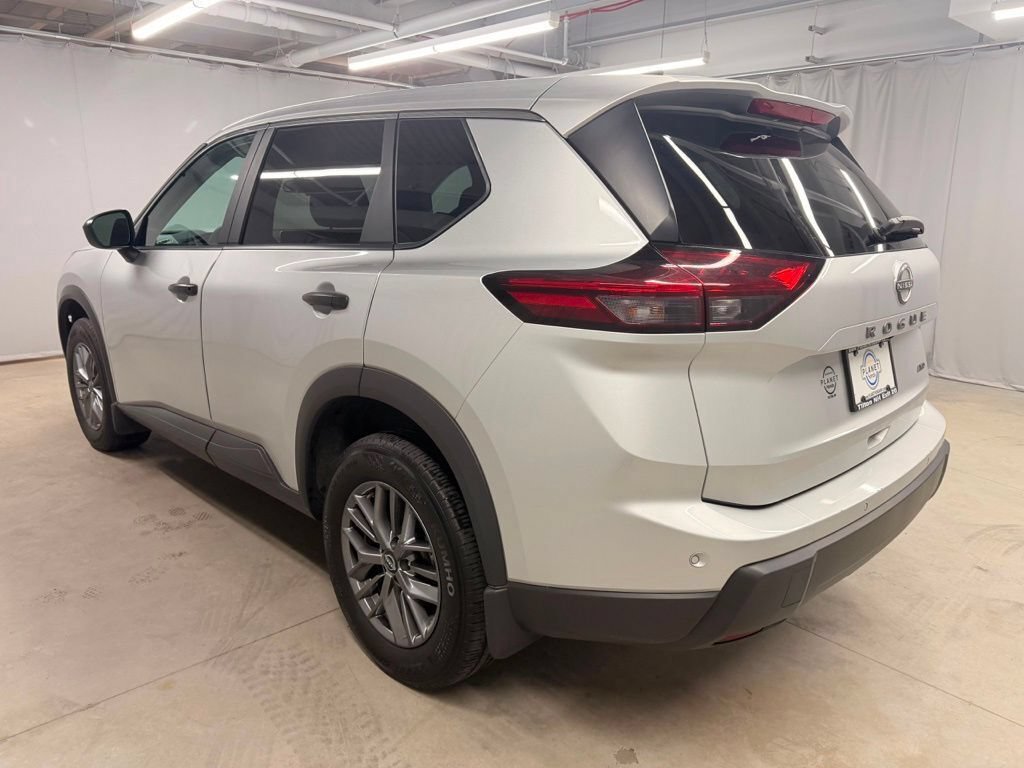 Used 2024 Nissan Rogue S AWD/4WD image 7