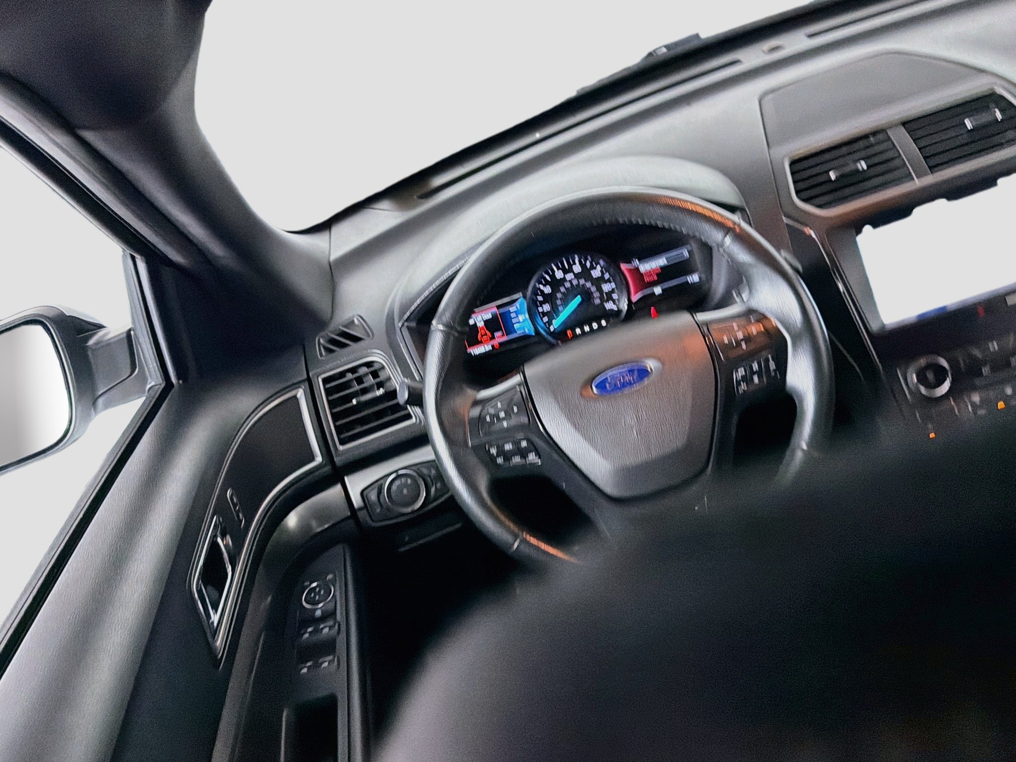 Used 2018 Ford Explorer XLT w/ Equipment Group 201A AWD/4WD image 17